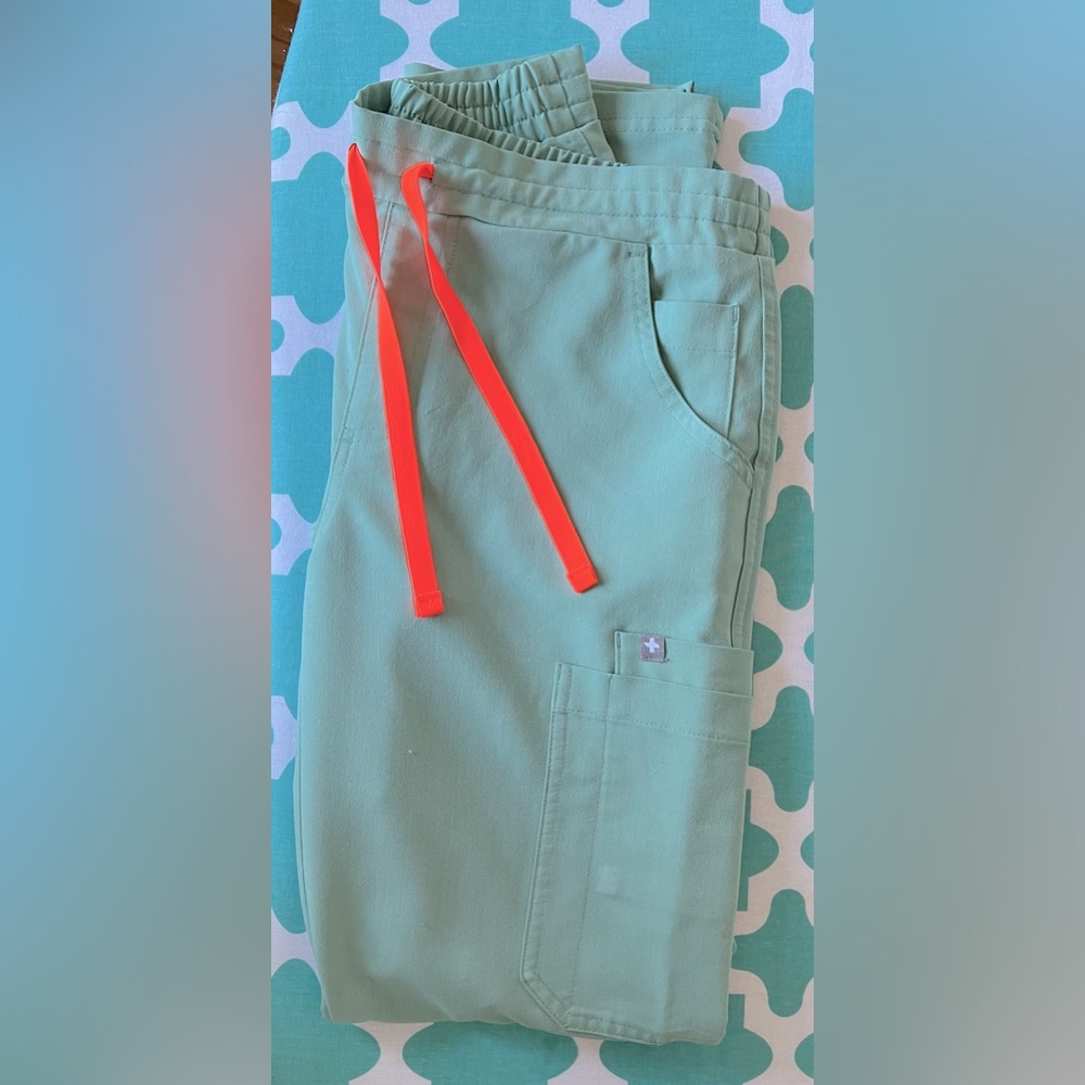 Figs Jade XS  Yola skinny scrub pant